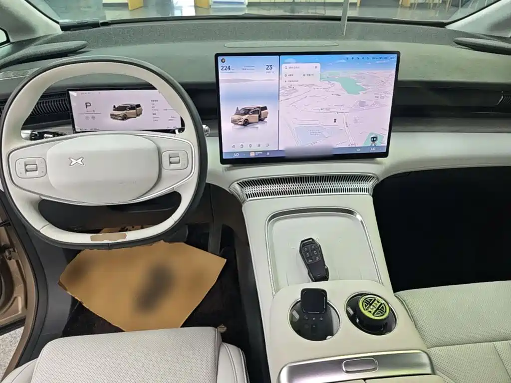 XPeng X9 — миниатюра 10