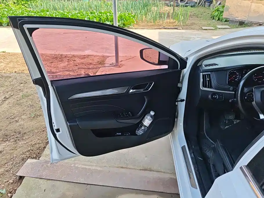 Roewe i6 Classic — миниатюра 7