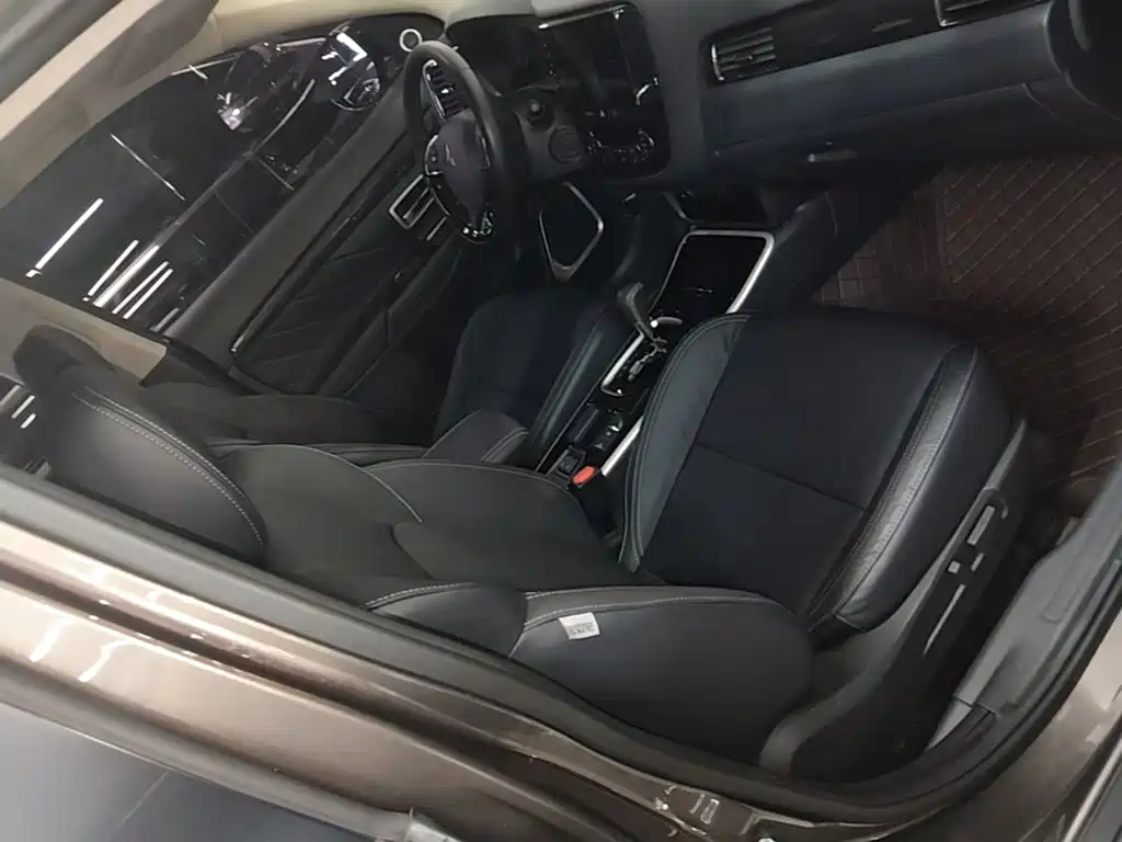 Mitsubishi Outlander — миниатюра 25