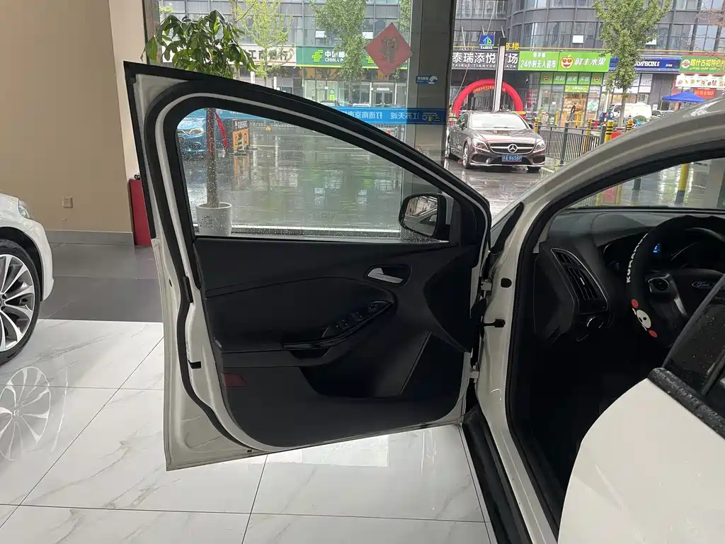 Ford Focus — миниатюра 11