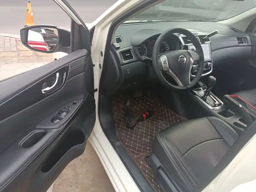 Nissan Tiida — миниатюра 16