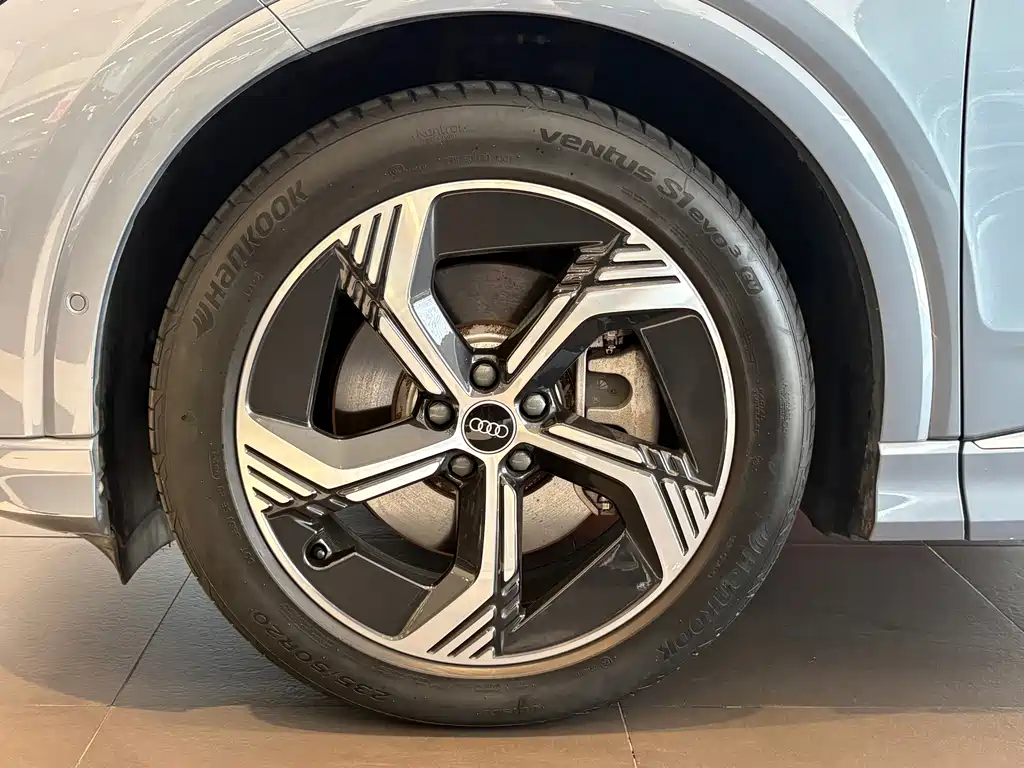 Audi Q4 e-tron — миниатюра 6