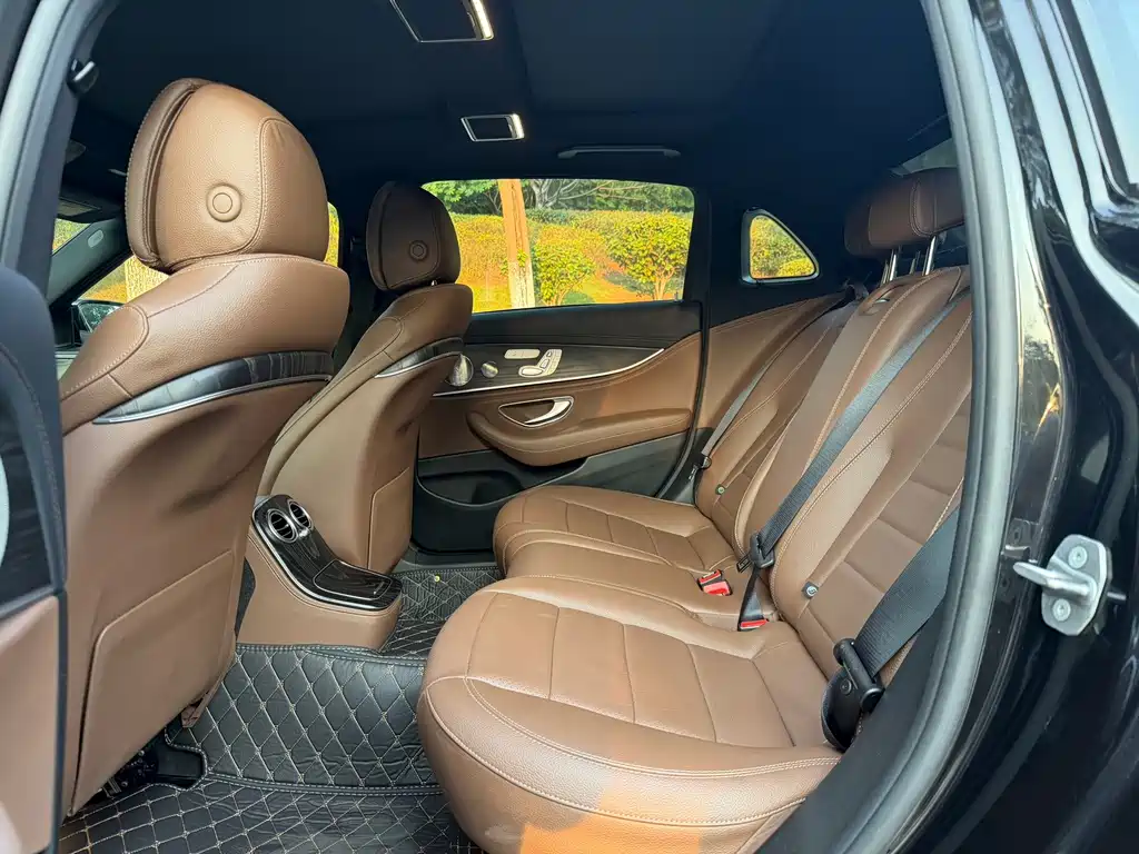Mercedes-Benz E-Class — миниатюра 6