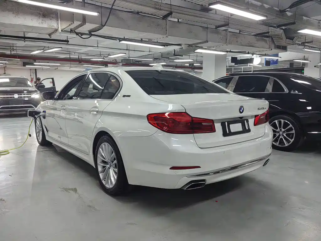 BMW 5 Series New Energy — миниатюра 17