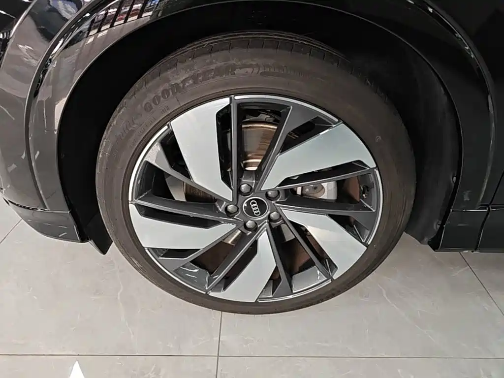 Audi Q5 e-tron — миниатюра 23