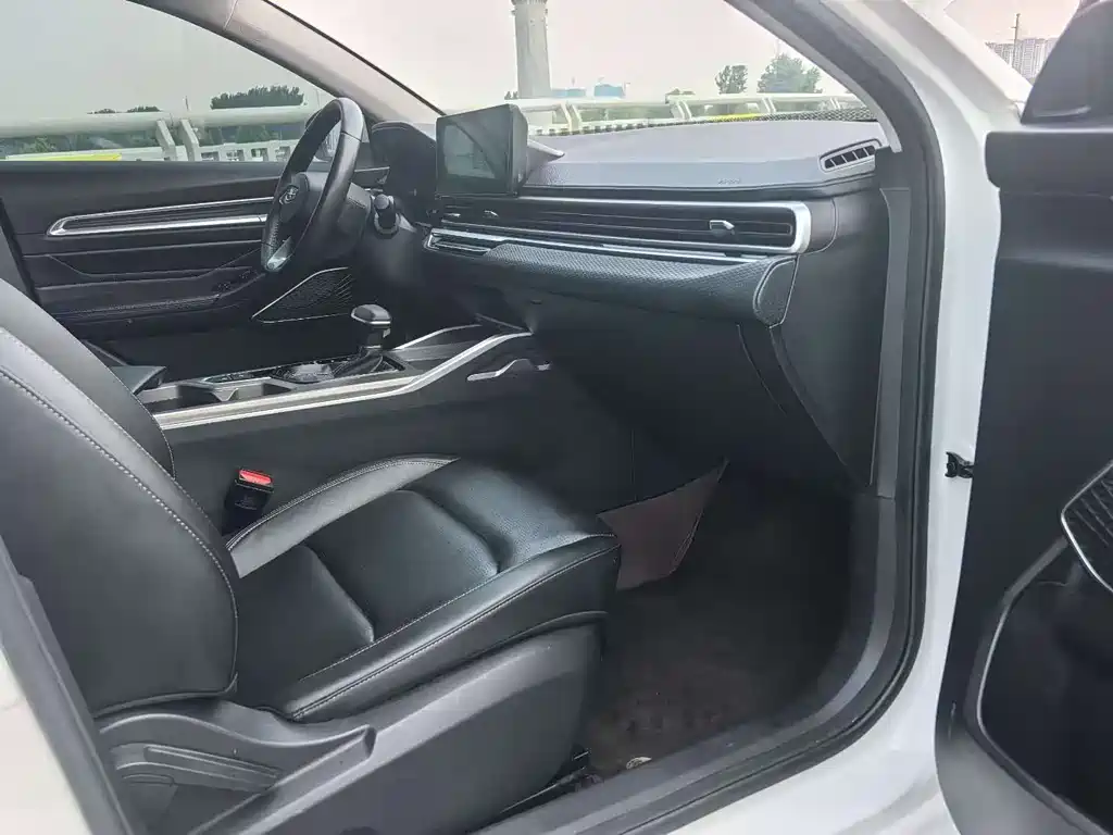 Geely Emgrand 2023 4 Champion 1.5L CVT Luxury