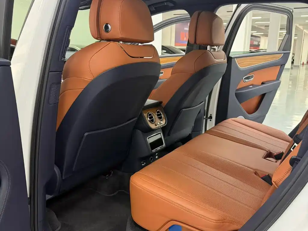 Bentley Bentayga — миниатюра 8