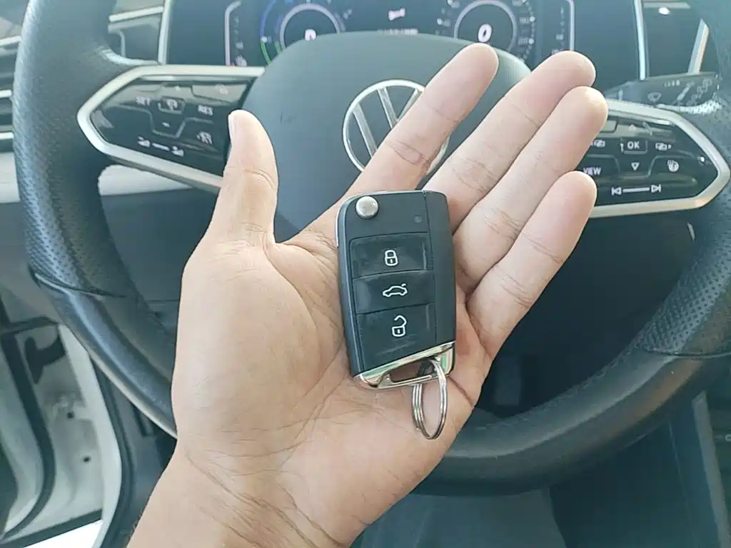 Volkswagen Tiguan L PHEV — миниатюра 9