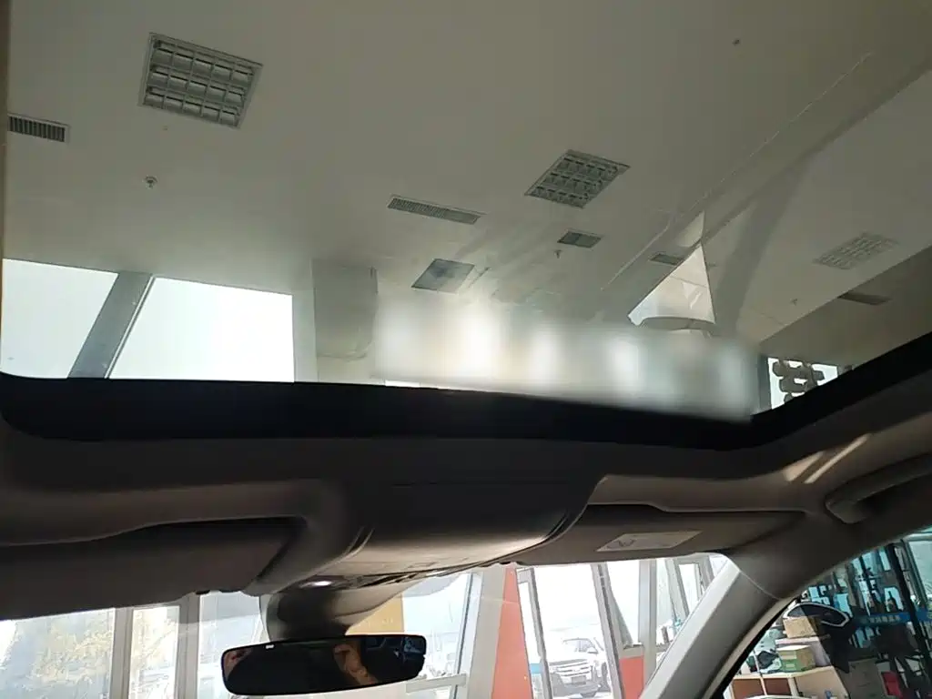 Volkswagen Tiguan L PHEV — миниатюра 18