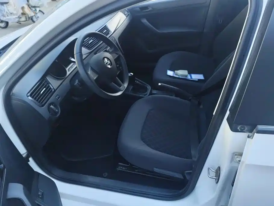 Skoda Rapid — миниатюра 9