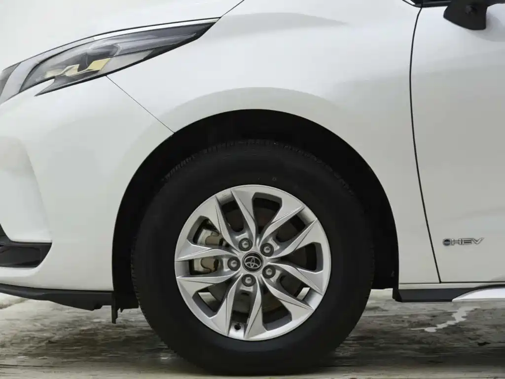 Toyota Granvia — миниатюра 5