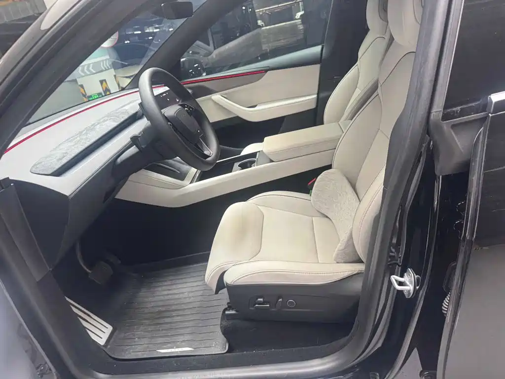 Tesla Model Y L — миниатюра 4