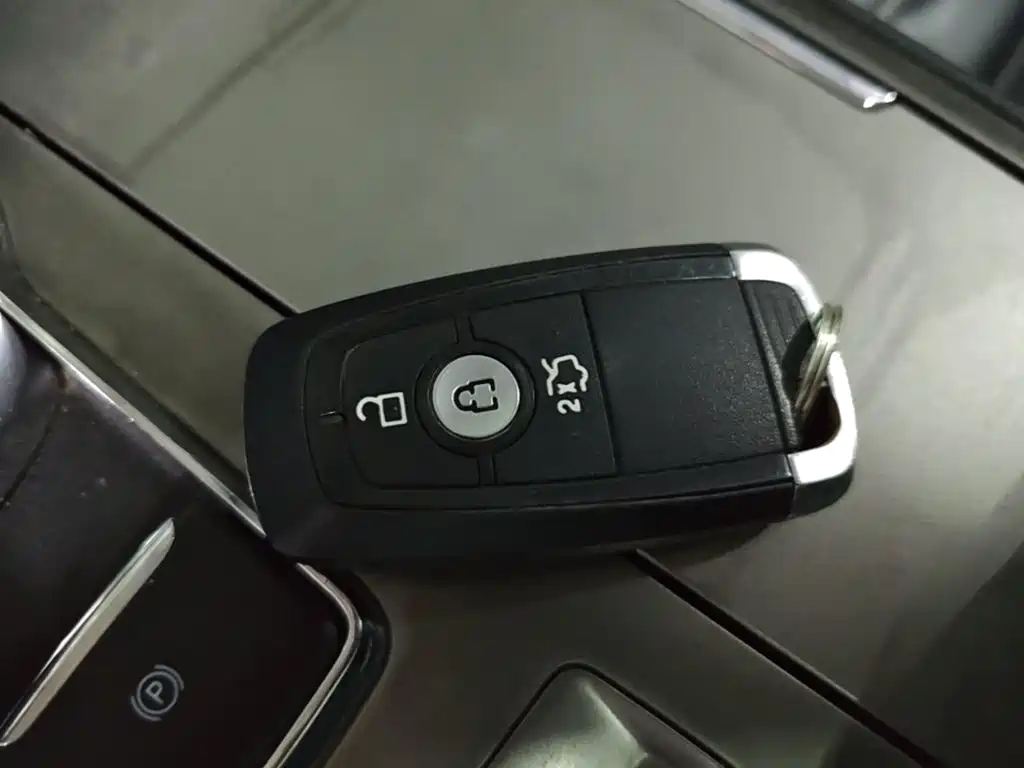 Ford Mondeo — миниатюра 9