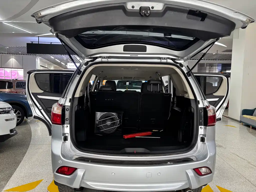 ISUZU MU X SHEPHERD RANGER