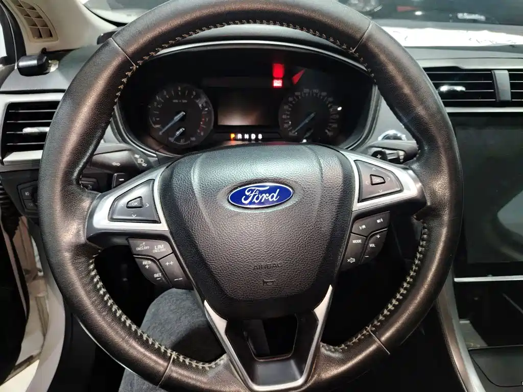 Ford Mondeo — миниатюра 11