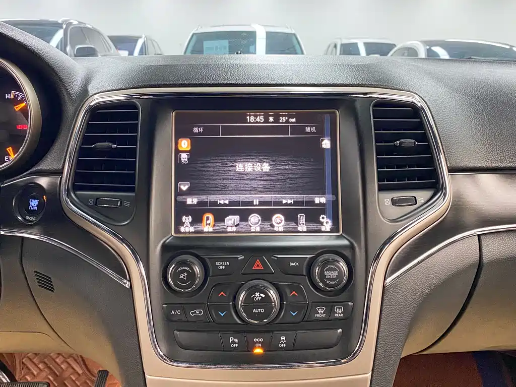 Jeep Grand Cherokee (Import) — миниатюра 17