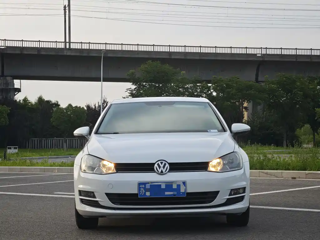 Volkswagen Golf 2014 1.6L AT Fashion