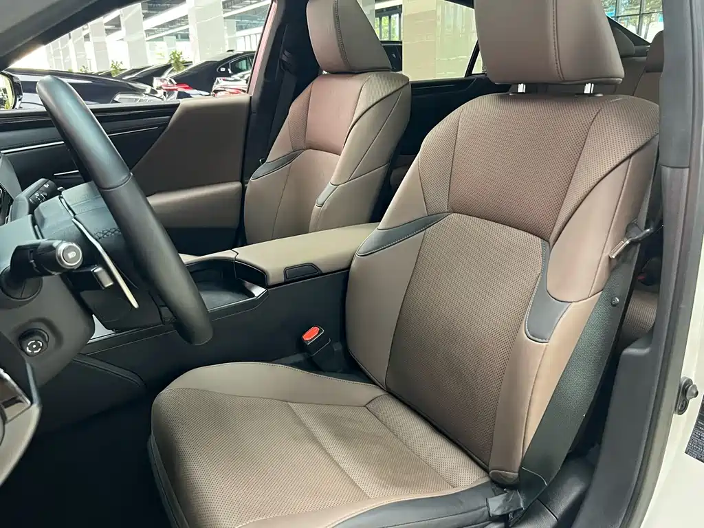 Lexus ES — миниатюра 9