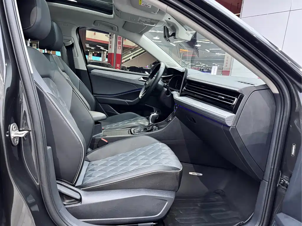 Volkswagen Sagitar 2023 300TSI DSG