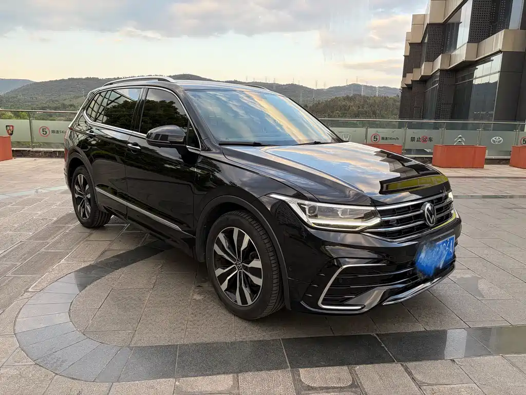 Volkswagen Tiguan L L 2022 330TSI AT R-Line