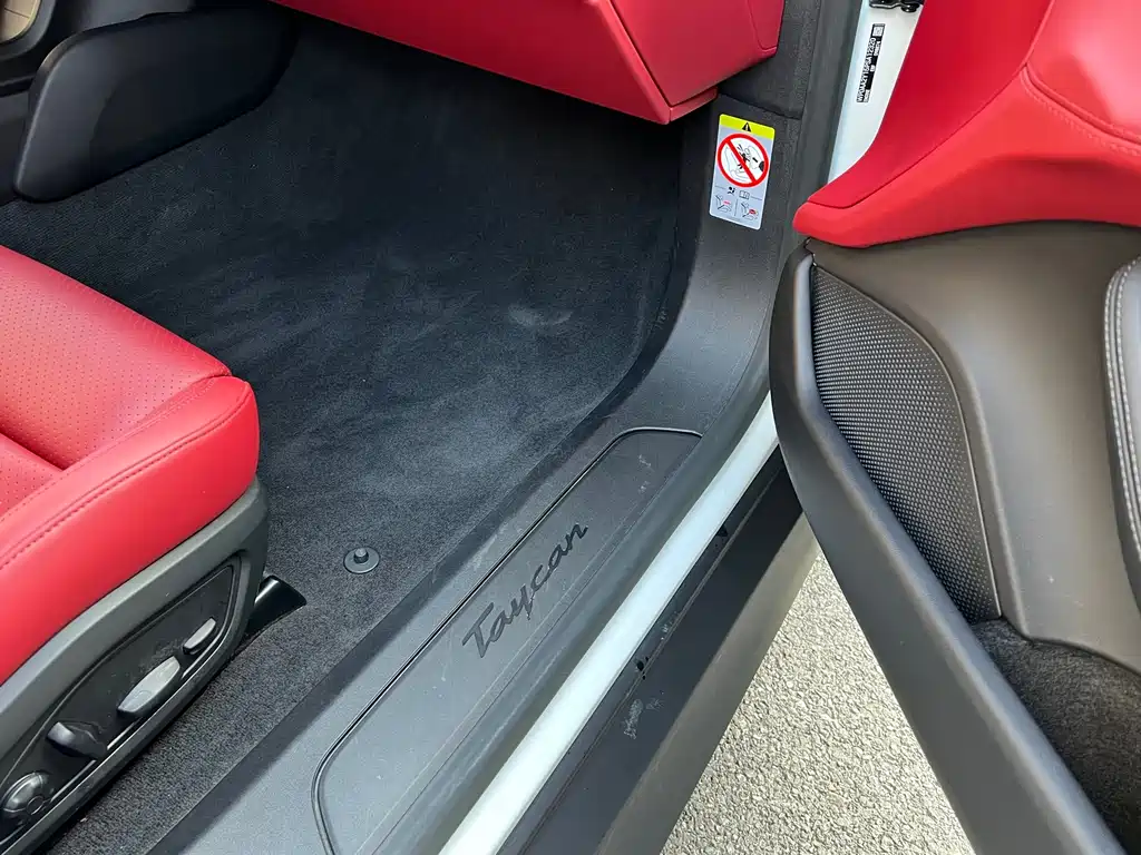 Porsche Taycan — миниатюра 7