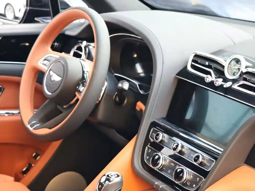 Bentley Bentayga — миниатюра 5
