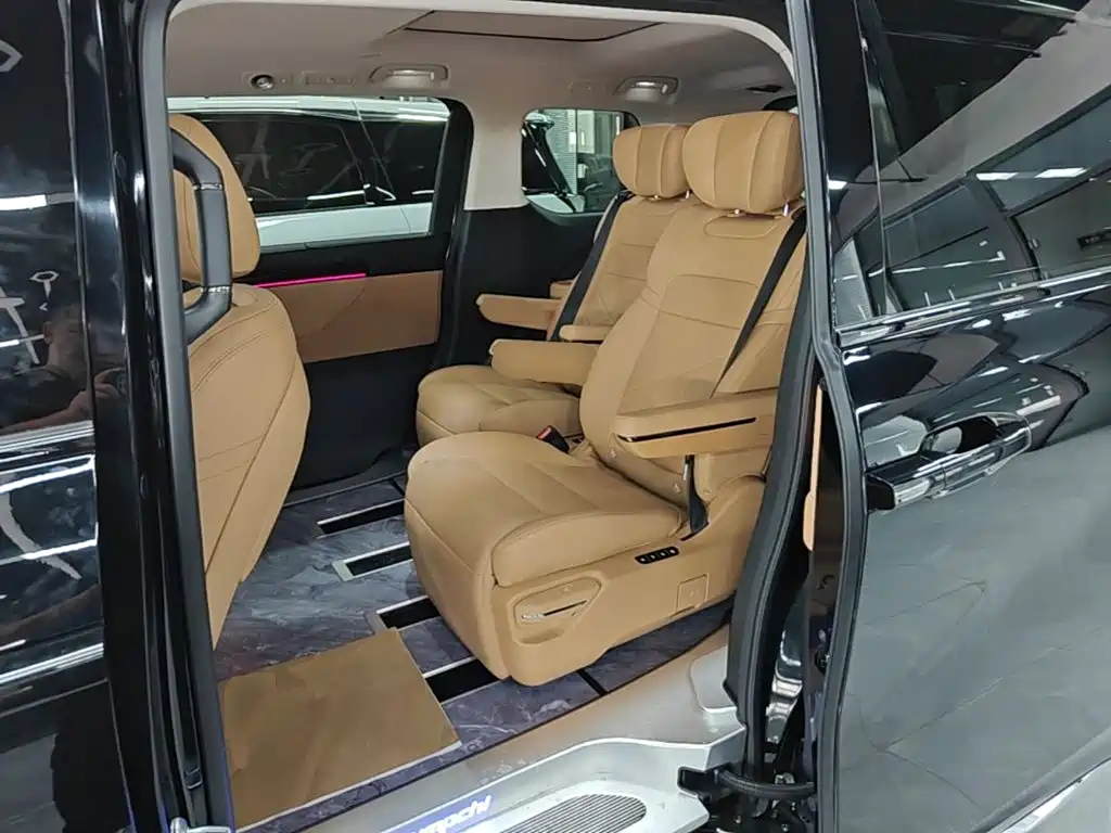 GAC Motor Trumpchi E8 PHEV — миниатюра 17