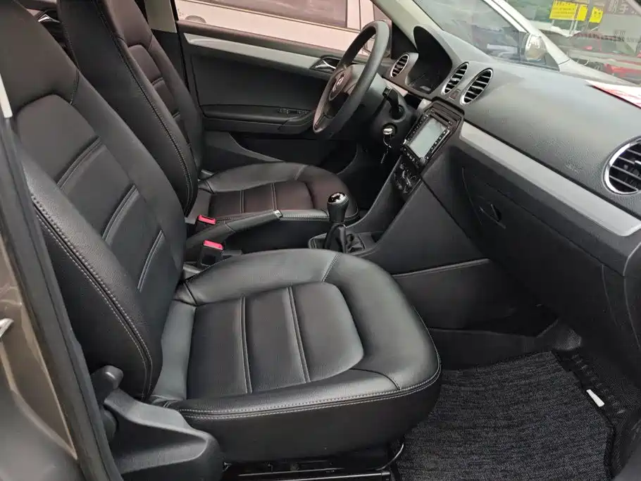 Volkswagen Jetta — миниатюра 8