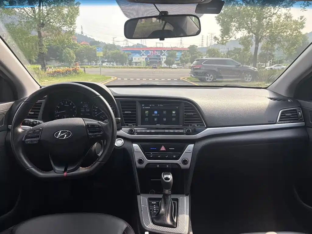 Hyundai Elantra — миниатюра 14
