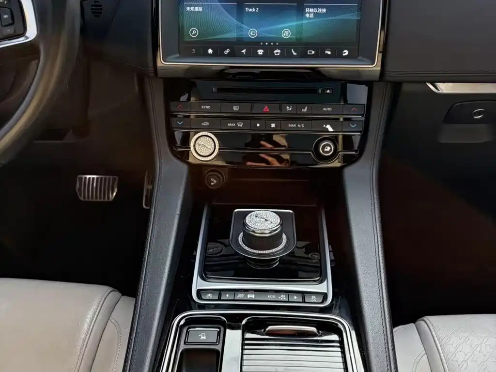 Jaguar F-PACE — миниатюра 8