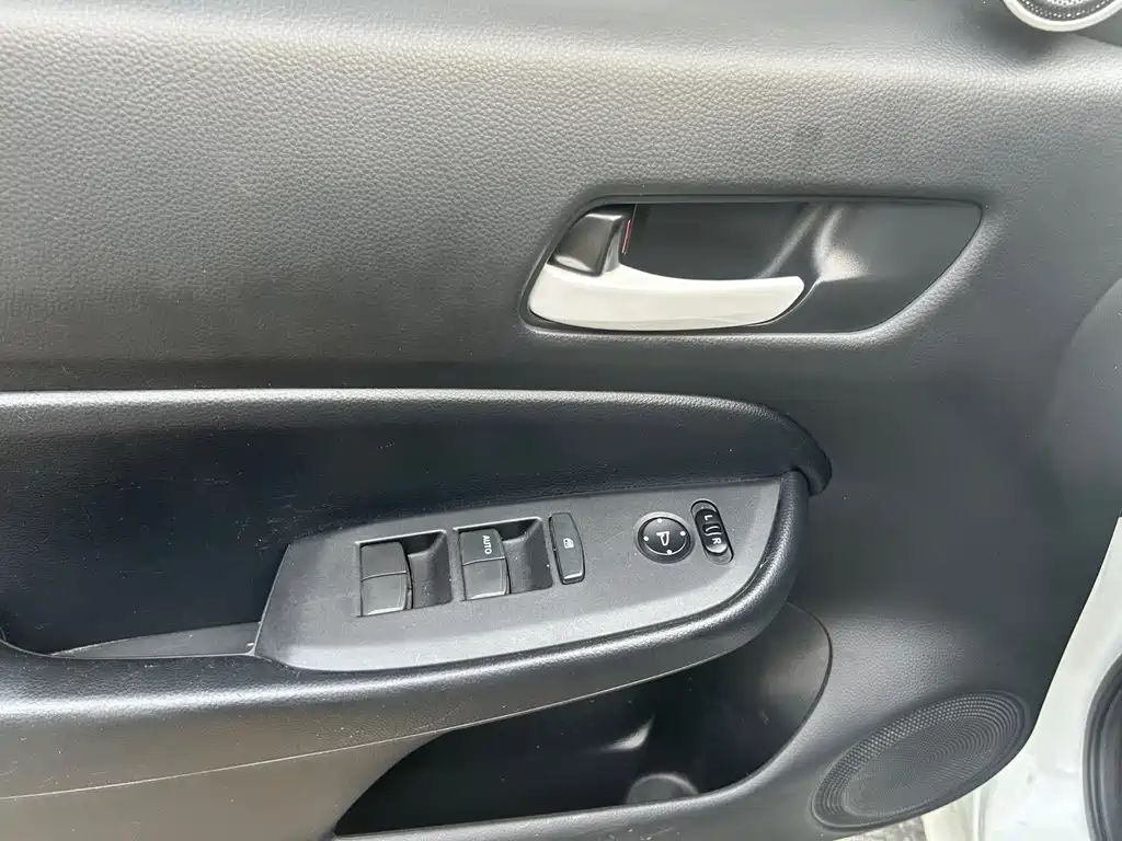 Honda Fit — миниатюра 6