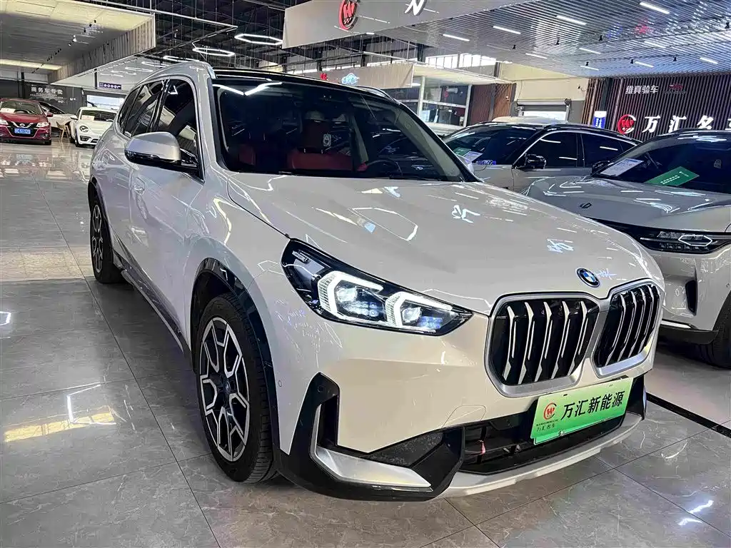 BMW iX1