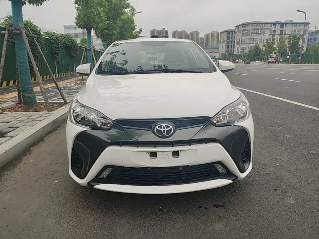 Toyota Yaris L — миниатюра 3