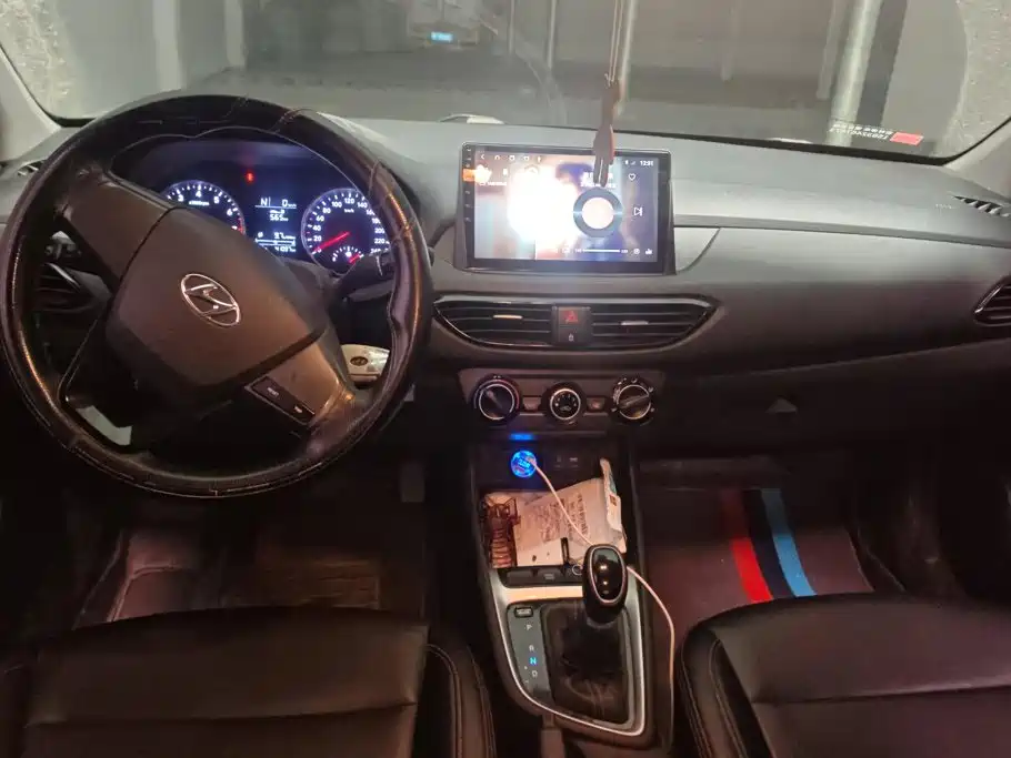 Hyundai Elantra — миниатюра 12