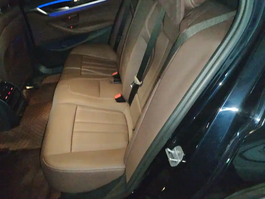 BMW 5 Series — миниатюра 15