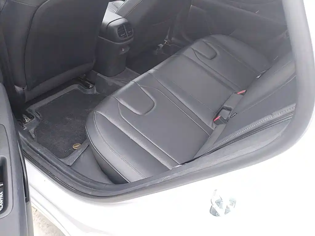 Hyundai Elantra — миниатюра 17