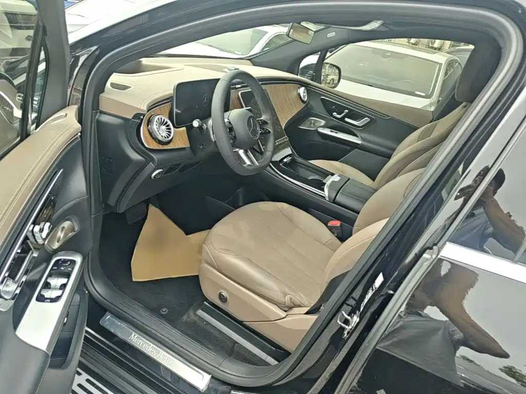 Mercedes-Benz EQE SUV — миниатюра 16