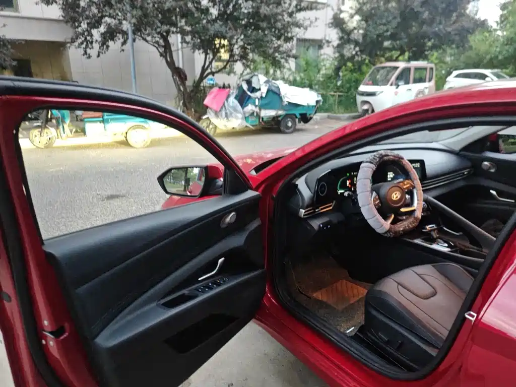 Hyundai Elantra — миниатюра 7