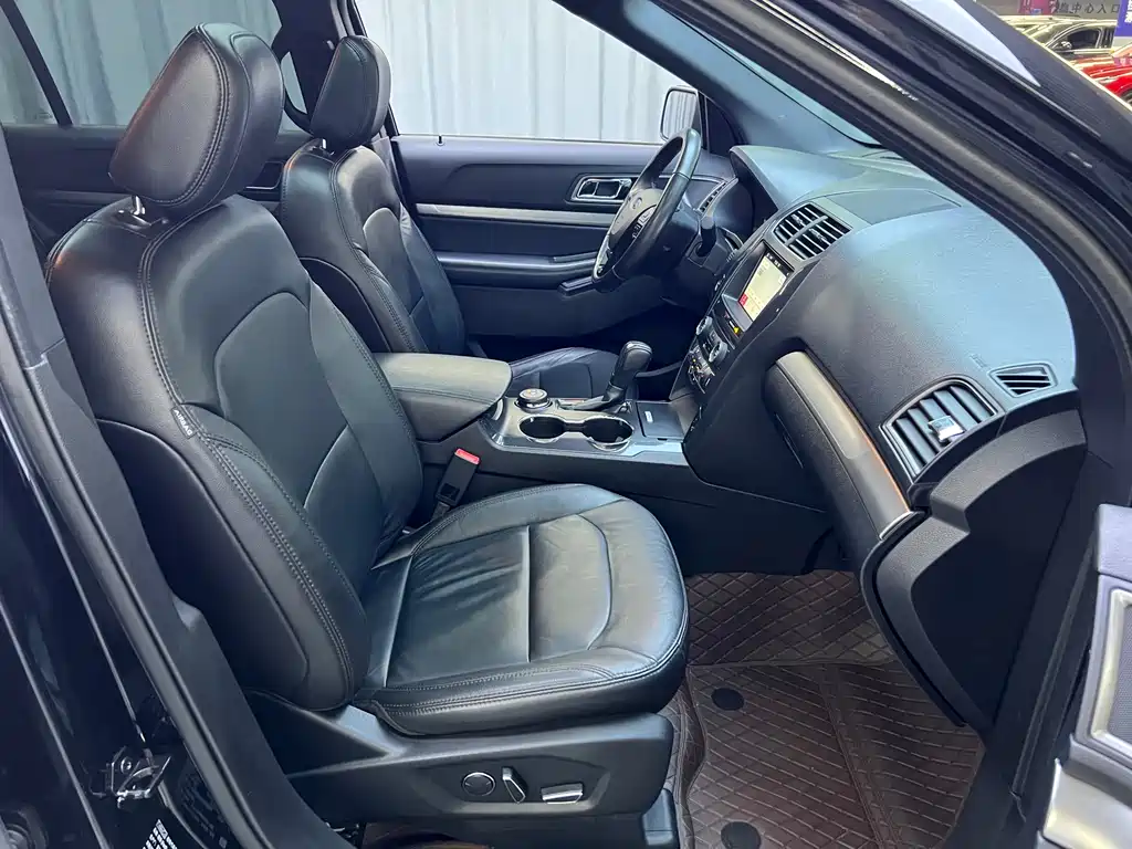 Ford Explorer (Import) — миниатюра 14