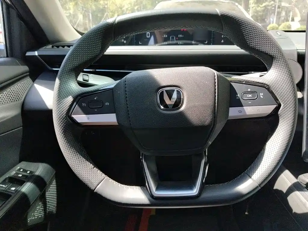 Changan Eado — миниатюра 6