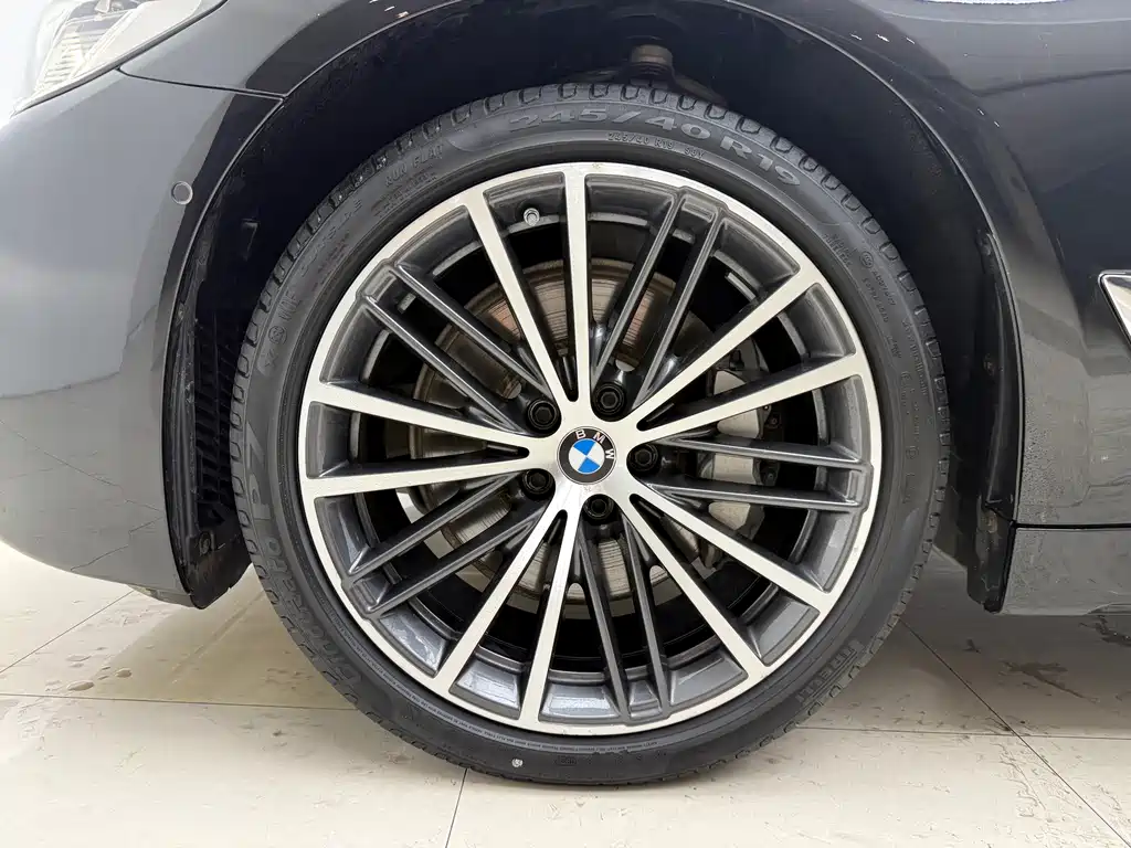 BMW 5 Series — миниатюра 23