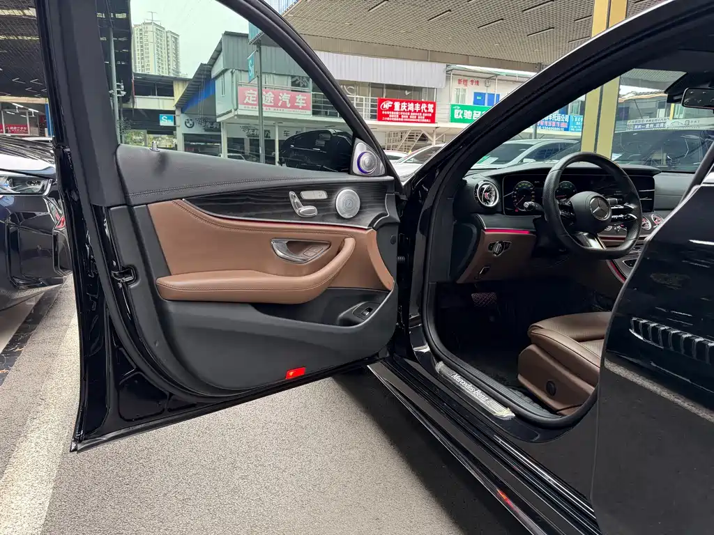 Mercedes-Benz E-Class — миниатюра 10