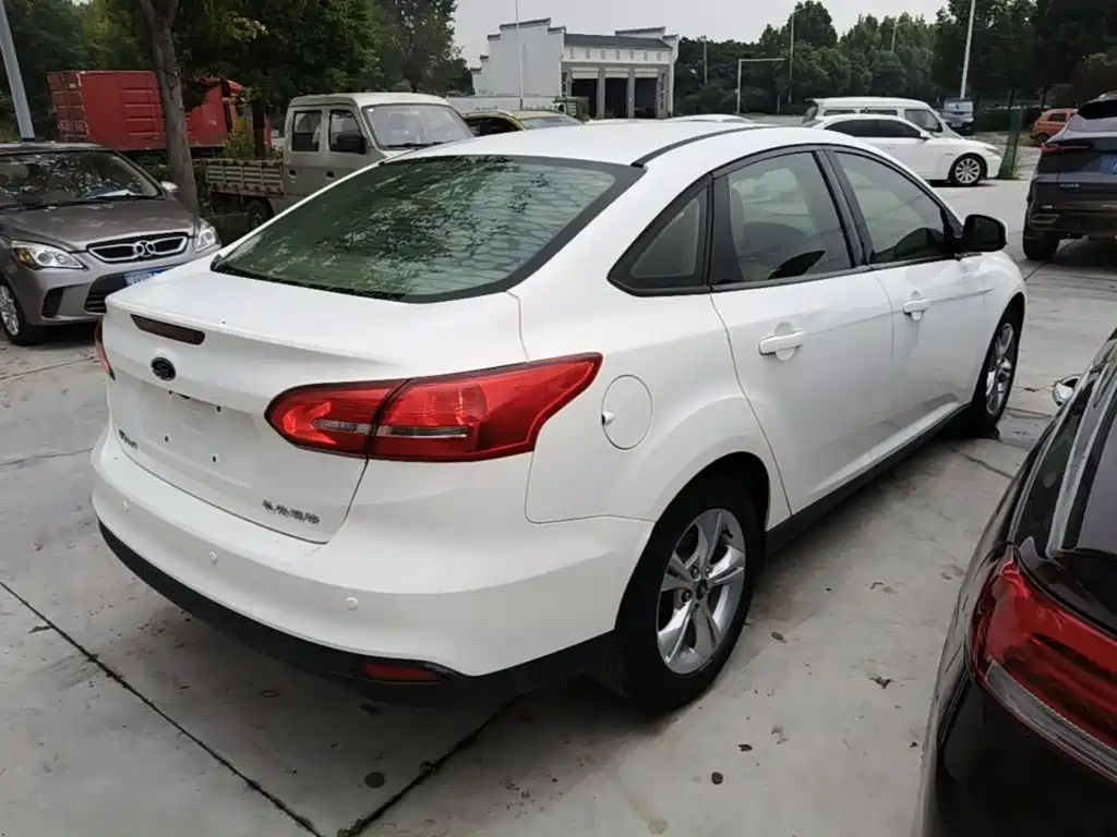 Ford Focus — миниатюра 7