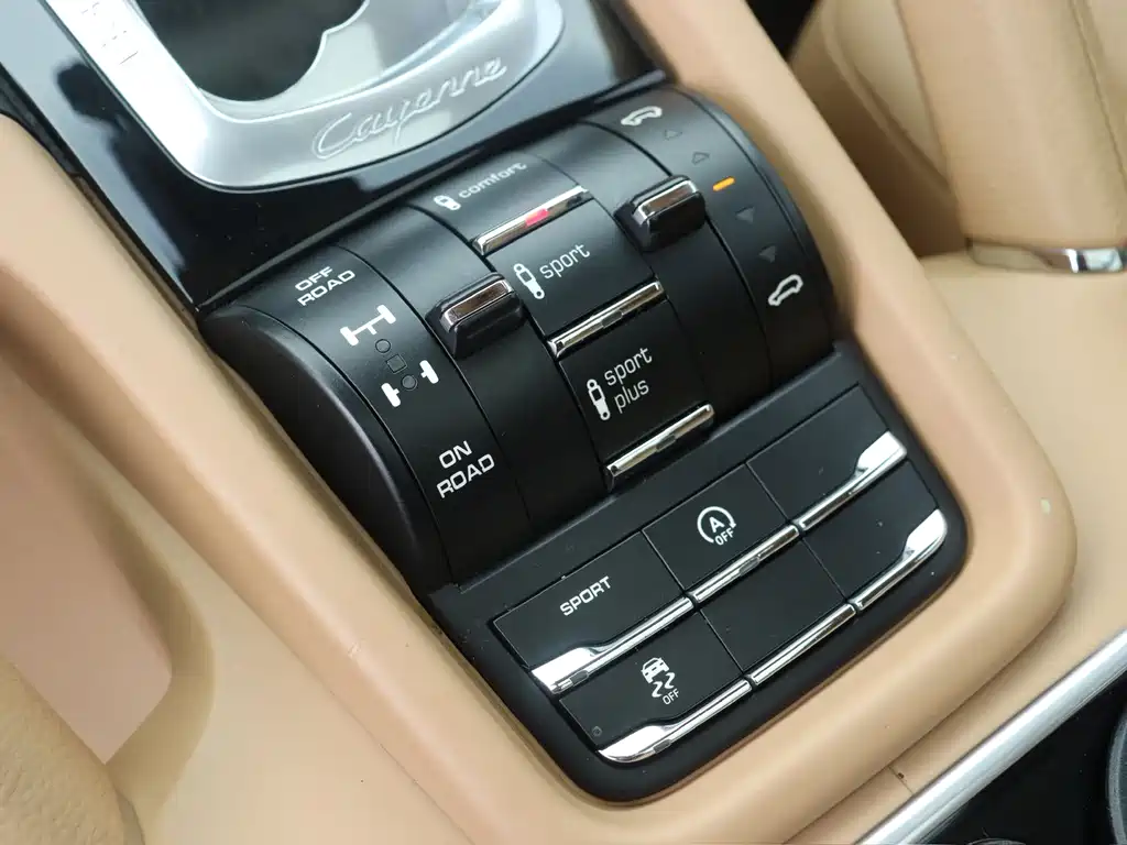 Porsche Cayenne — миниатюра 25