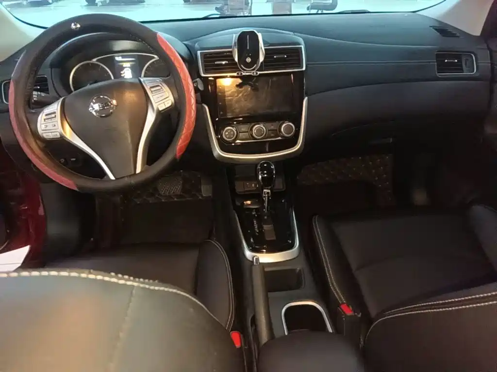 Nissan Tiida — миниатюра 10