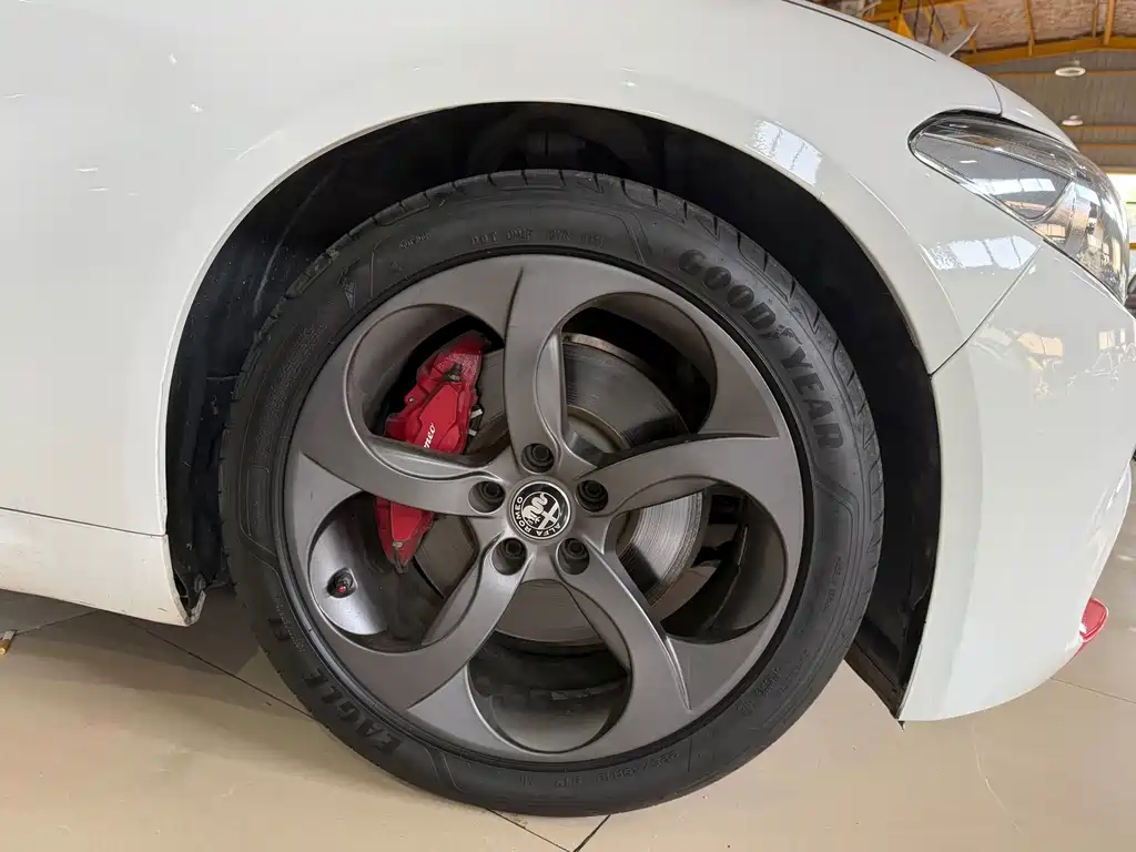 Alfa Romeo Giulia — миниатюра 12