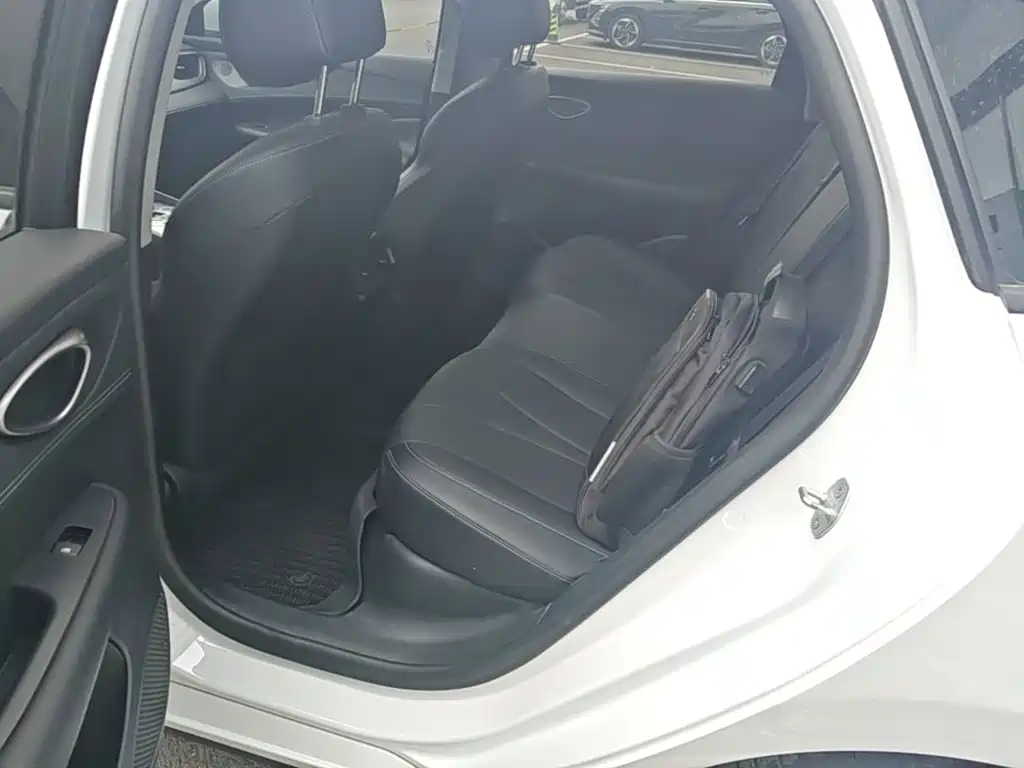 BYD Seal 05 DM-i — миниатюра 17