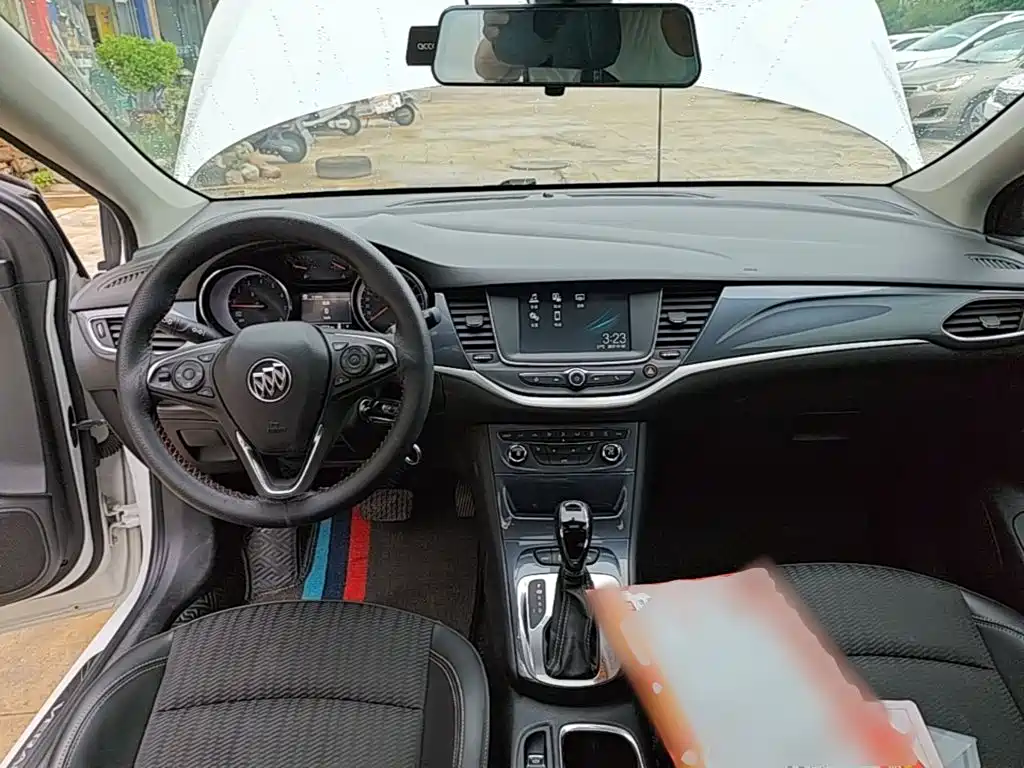 Buick Verano — миниатюра 10