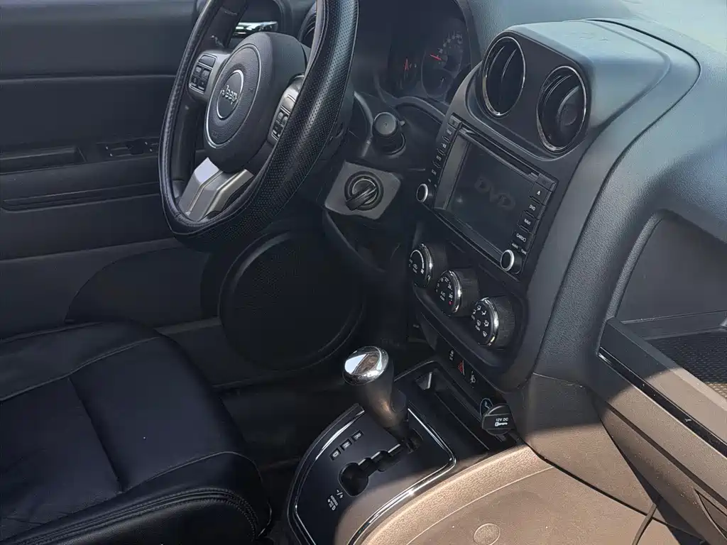 Jeep Compass (Import) — миниатюра 17