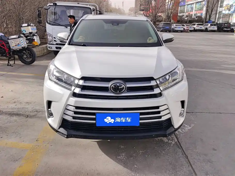 TOYOTA HIGHLANDER